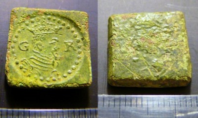 Bronz 15x15mm, 4,7g. Zatím určeno jako Anglický jeden crown ze 17 století. Jihlavsko.