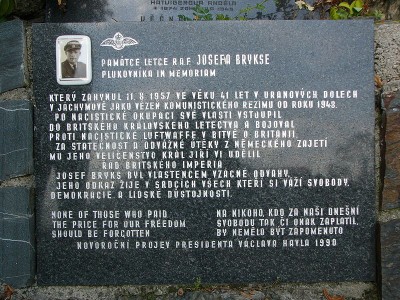 Pomník v rodné obci Bělkovice